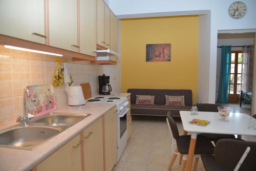  River house fully renovated & equipped 10' from DT in Potamós