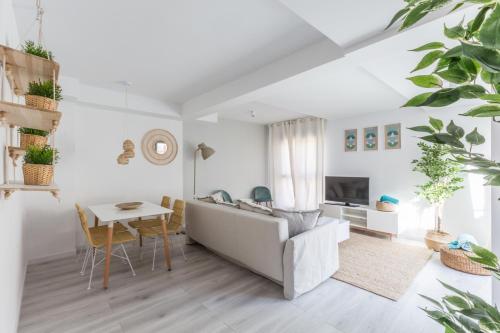 Horoko Apartments by gaiarooms