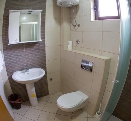 Double Room with Balcony image 2
