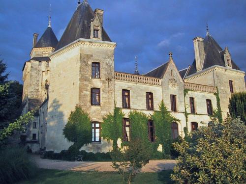 Château de Ternay maison, tables et chambres d'hôtes de caractère avec piscine, Val de Loire, Vienne