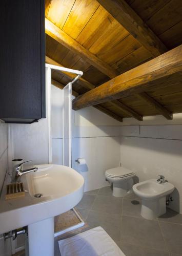 浴室, Villetta Golf al Mare in 馬里納維爾卡