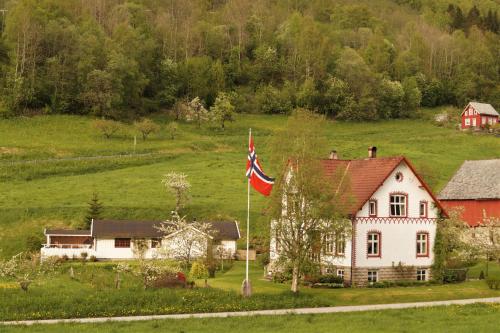 Dalhus - House in the Valley