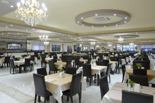 RIVERSIDE HOTEL & Pools & Beach