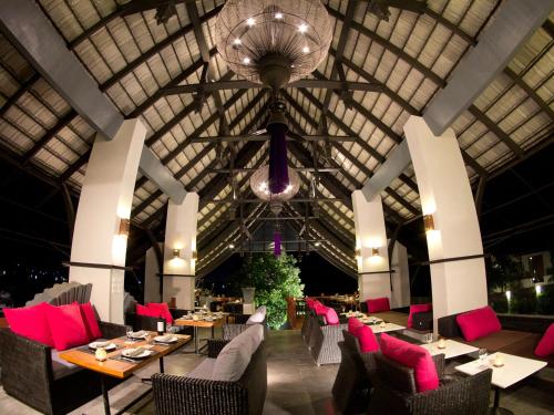 Restaurant, Villa Villa Pattaya Resort in Khao Talo