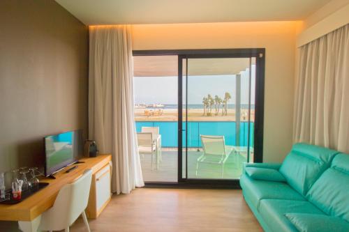 Erkély/terasz, Brisamar Suites in El Vendrell