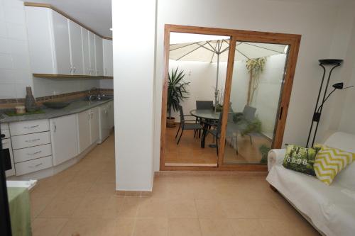 AR2B coqueto apartamento en primera línea de playa - image 3