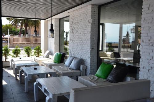Pub/Lounge, Brisamar Suites in El Vendrell