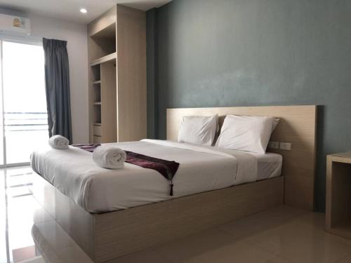 Khao Oat airport near Міжнародний Аеропорт Пхукета