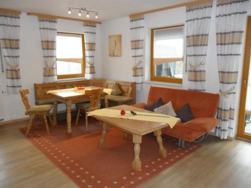 Holiday flat with swimming pool in Prackenbach