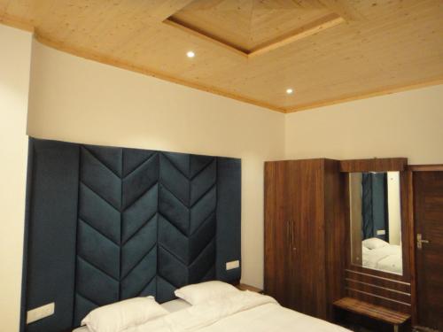 The Hill Crest Inn - Dhami