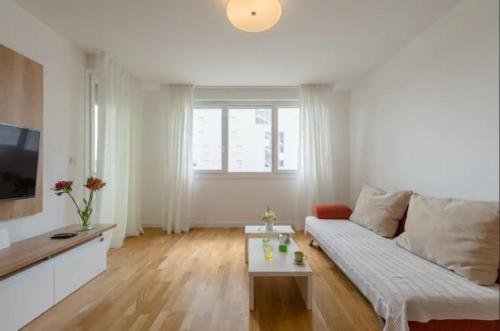  Apartment White Gardenia in Split