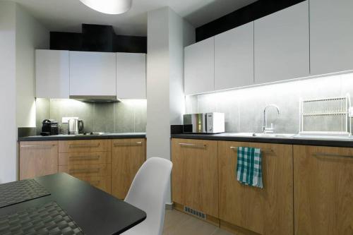 TONI'S Aquaman 4BD Apartment in Athens!, Athen (Foto 9)