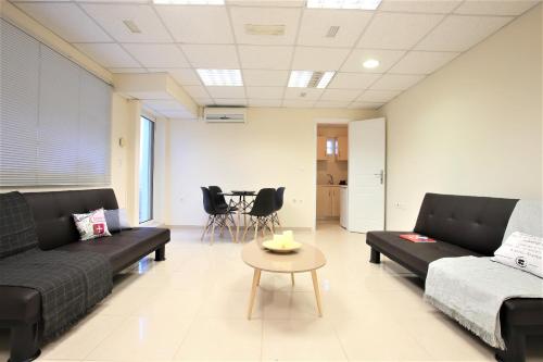 GK Airport Suites - image 2