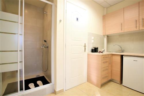 GK Airport Suites - image 2