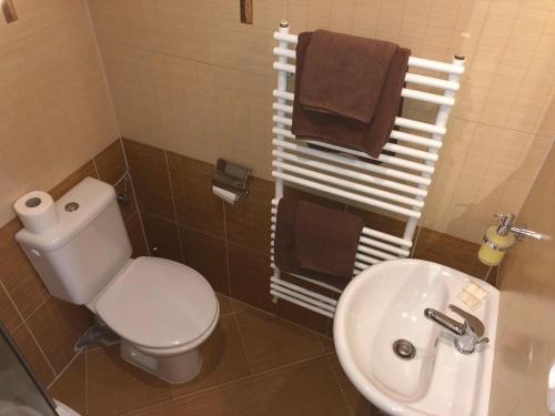 Twin Room with Private Bathroom