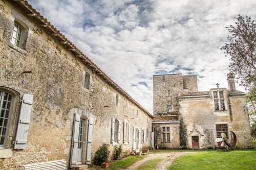 Chateau De Champdolent