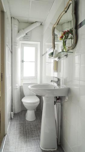 Hotel des Dames - image 9