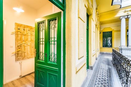 St. Stephen Boulevard Apartment next to Danube 