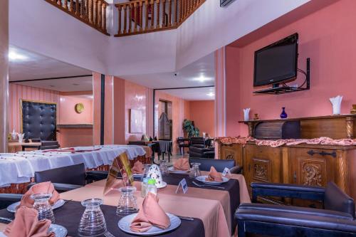 레스토랑, Agyad Maroc Appart-Hotel in 오트 파운티