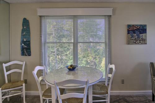 201 North Shore Inn - image 10