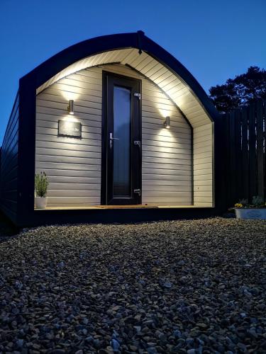 Foxy's Den Dornoch in โดโนช