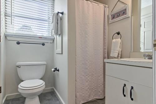 200 North Shore Inn - main image