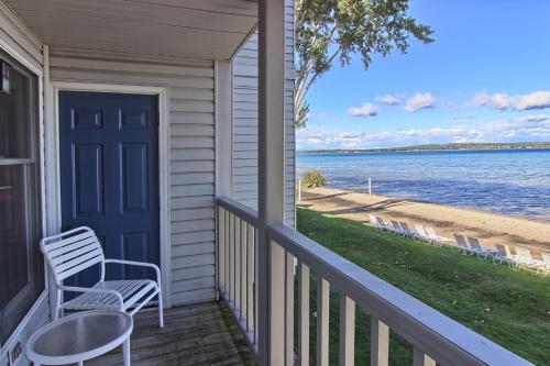 209 North Shore Inn - main image