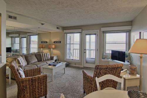 207 North Shore Inn - image 11