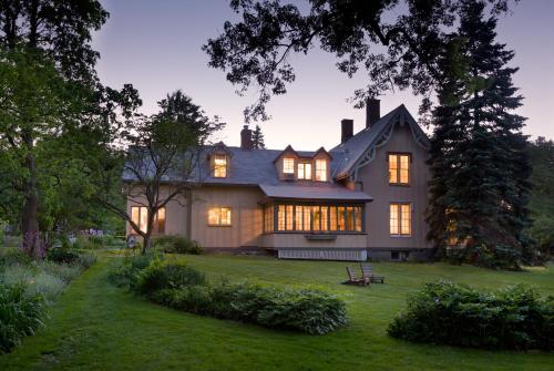 Gothic Eves Inn And Spa Bed And Breakfast