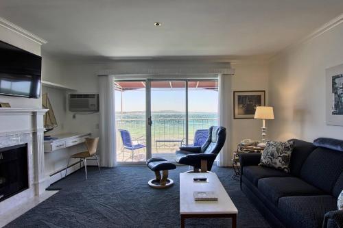 . 213 Water Street Inn