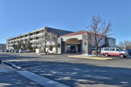 Ramada by Wyndham Albuquerque Midtown