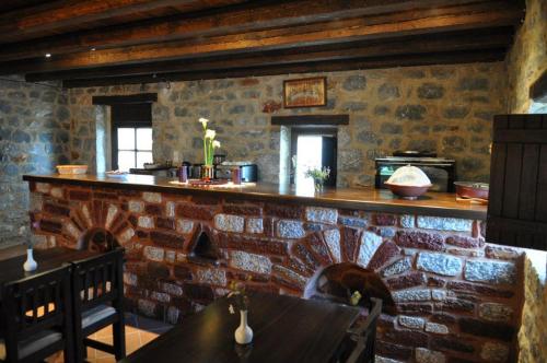 Pirgoi Edem in Pyrgos Dyrou