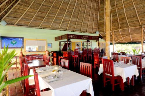 Punta Caracol Acqua Lodge