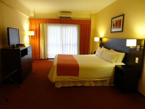 Standard Double or Twin Room image 3