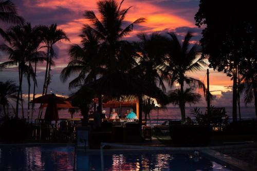 183712372 Club del Mar Oceanfront