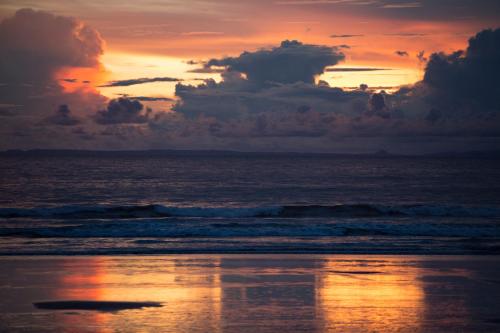183712418 Club del Mar Oceanfront