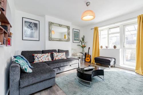 Sunshine Apartments - 2 Bed garden flat Kilburn