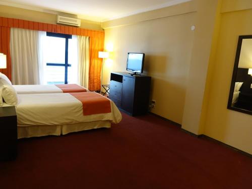 Standard Double or Twin Room image 7