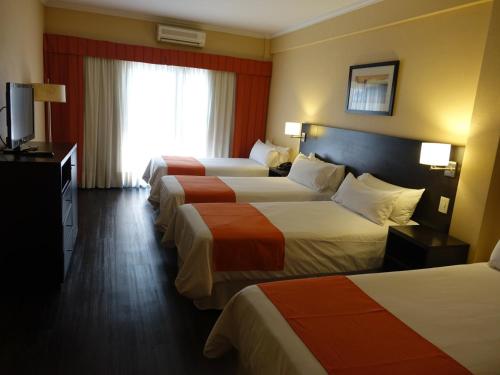 Standard Quadruple Room image 3
