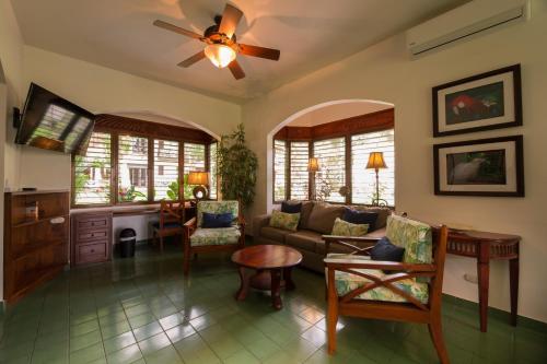 183714608 Club del Mar Oceanfront