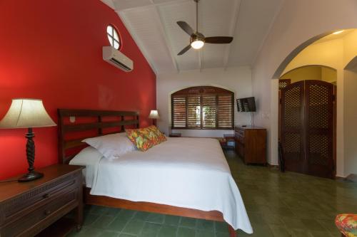 183714703 Club del Mar Oceanfront