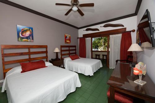 183715050 Club del Mar Oceanfront