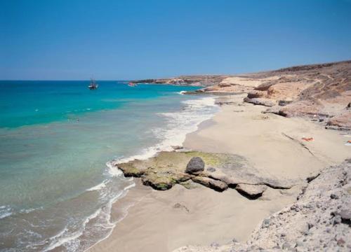 Bright spacious apartment, 2 min walk from beach - Tap to explore photos