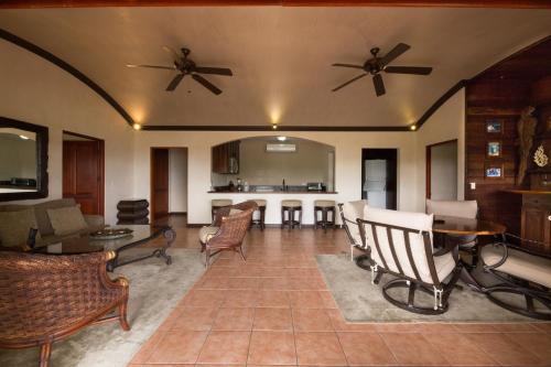 183715866 Club del Mar Oceanfront