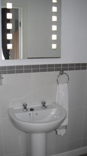 Burleigh Guest House - image 13