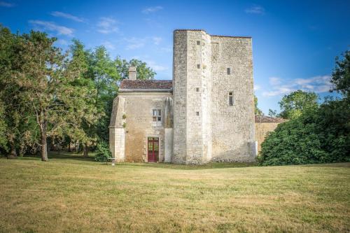 Chateau De Champdolent