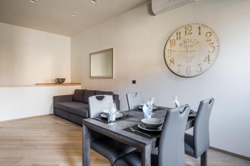 One-Bedroom Apartment image 7