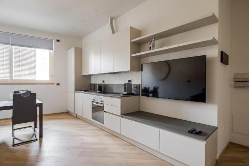 One-Bedroom Apartment image 6