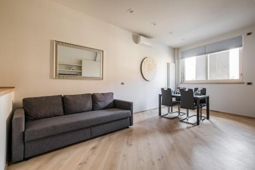 One-Bedroom Apartment image 2