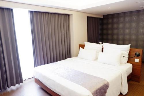 CROWN PRINCE Hotel Surabaya Managed by Midtown Indonesia